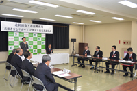 津谷市長
