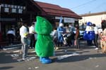 鷹巣駅前でチラシなどを配布し交通事故と少年非行防止を呼びかけました2