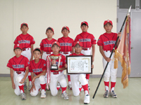 第２８回全日本学童軟式野球県大会で準優勝に輝き、東北大会出場が決まった鷹巣小学校野球部のメンバー2