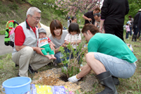 第３５回誕生の森記念植樹（翠雲公園）