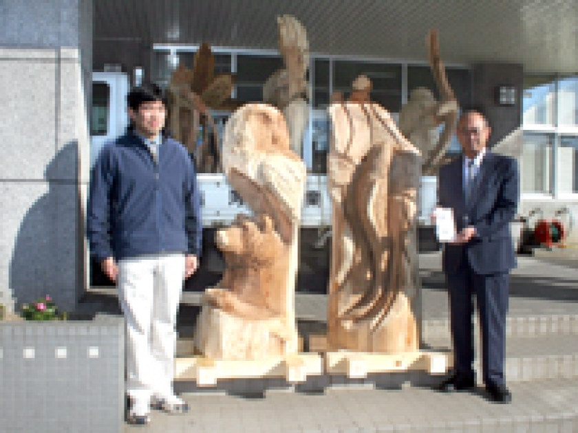 木彫品　チェンソーアート　達磨大師と鯉と龍神達　ZIN046501 北秋田市名物 チェンソーアート | 秋田花まるっ元気通信【秋田花まるっ