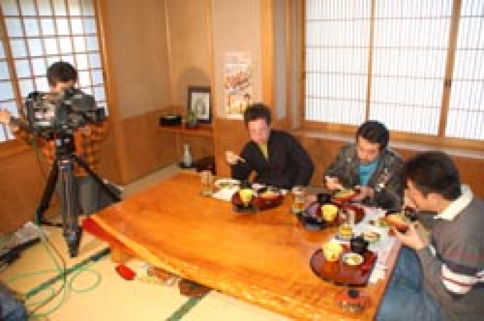 比内地鶏 料理 を取り上げたｔｖ番組の取材 撮影が本市で行われました 北秋田市ホームページ 住民が主役のもりのまち