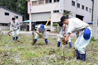 写真：グリーンメイク「ブナ植樹活動」1