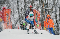 強い雪の中でのレースの様子1