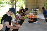 男女共同参画推進事業で「ダッチオーブン料理講習会」（7月23日、北欧の杜公園）2