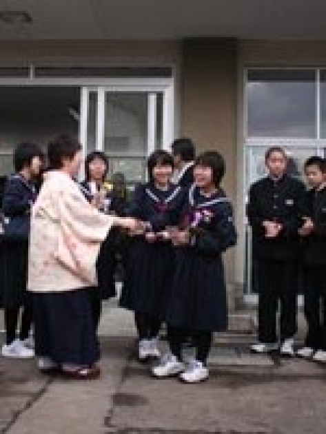 思い出の詰まった学び舎から巣立つ～市内中学校卒業式 | 北秋田市