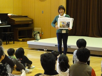 話をする本城奈々さん