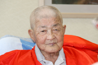 100歳を迎えた本城久光（きゅうこう）さん（特別養護老人ホーム青山荘）2