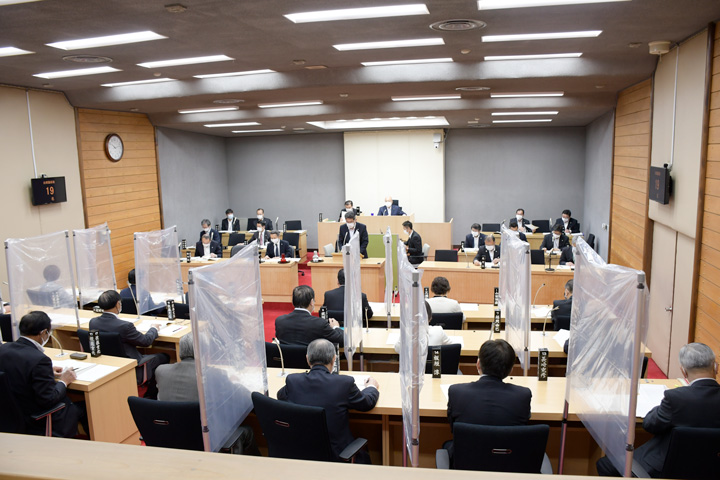 令和2年北秋田市議会第1回臨時会で説明