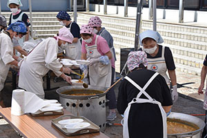 阿仁赤十字奉仕団などによる炊き出し