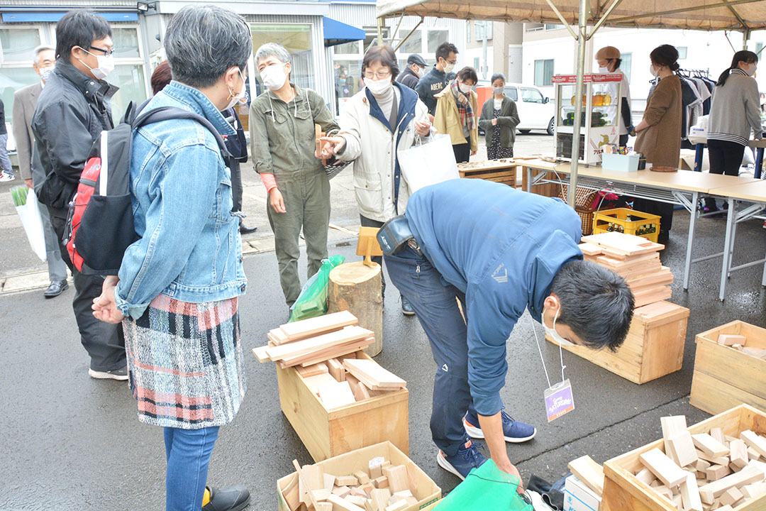 藤島木材の木材詰め放題