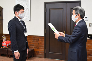 優秀賞を受賞した小塚主任