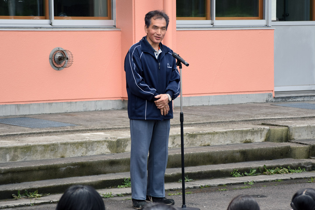  あいさつを述べる藤株自治会長