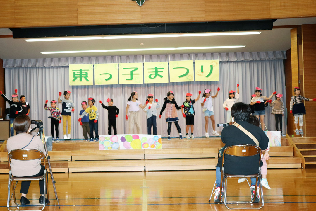  2年「スイミーとゆかいななかまたち」