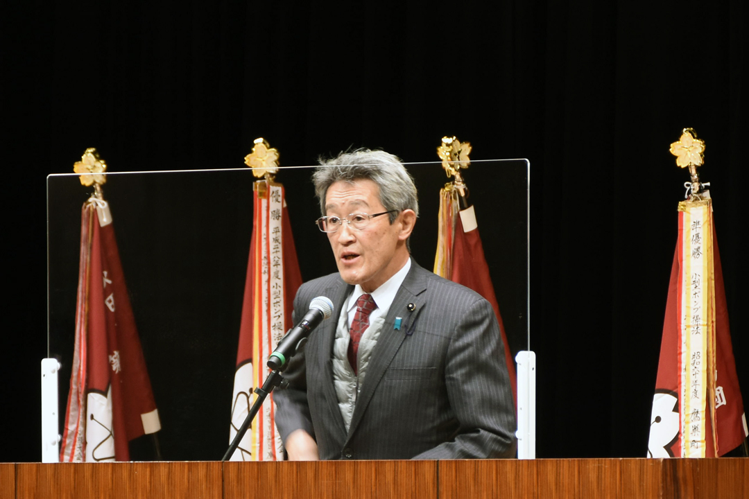 来賓祝辞を述べる北林県議会議員