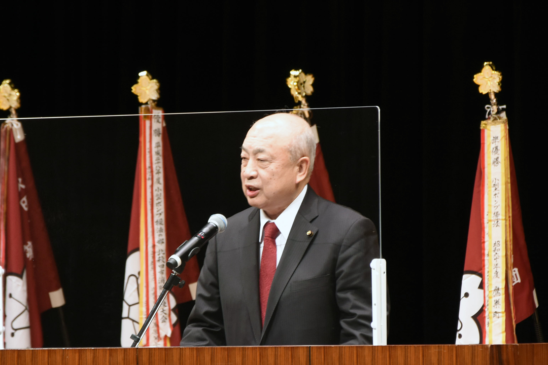 来賓祝辞を述べる黒澤市議会議長