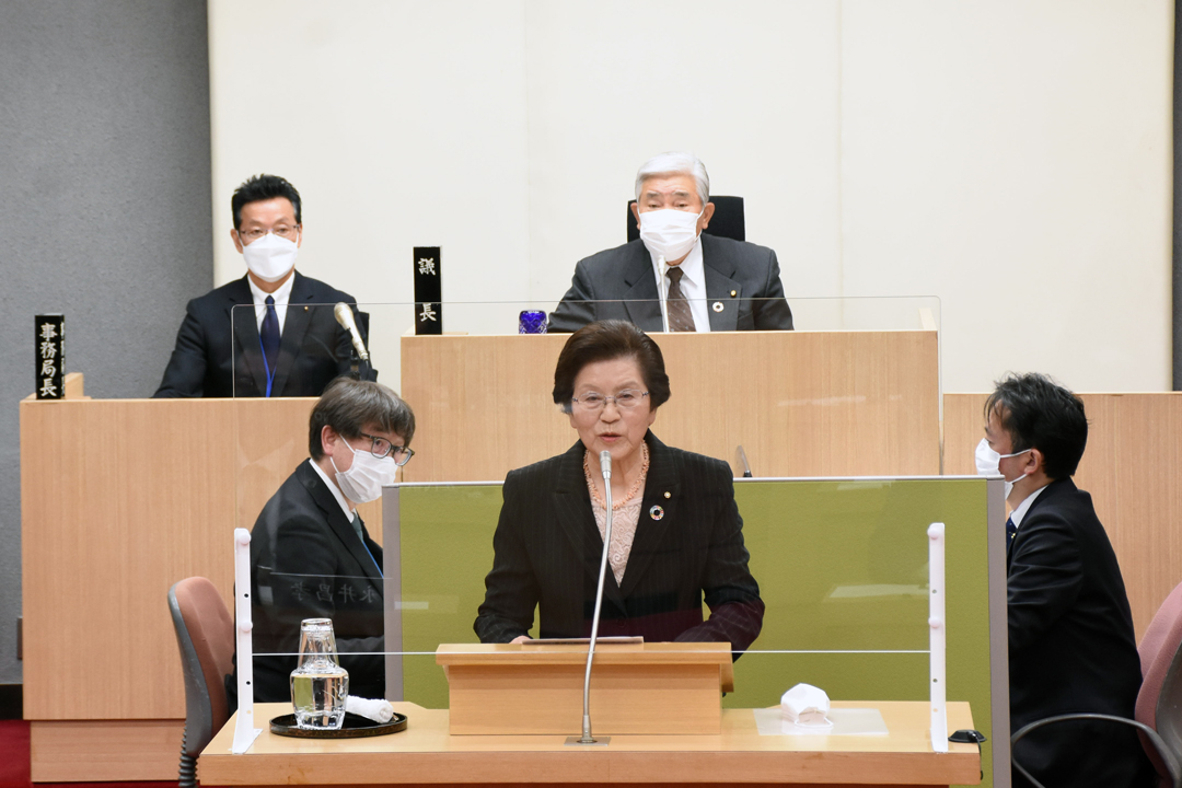 就任のあいさつを述べる中嶋副議長