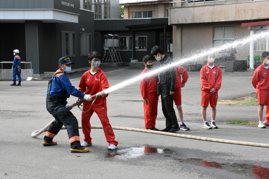  消火訓練での放水体験