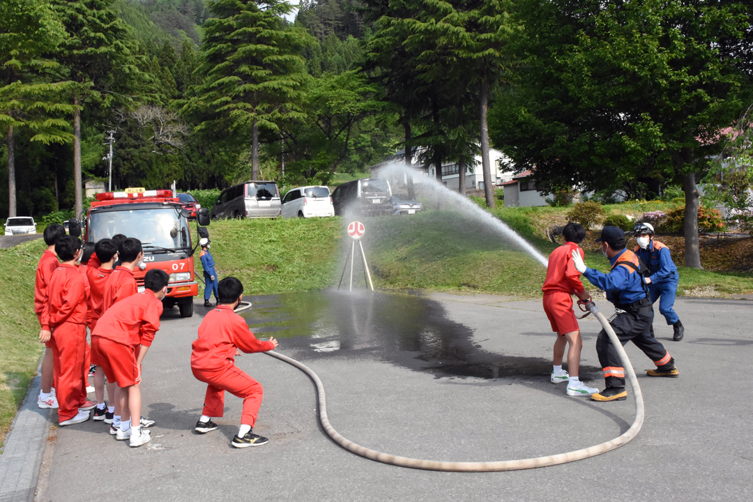  放水体験で的に当てる