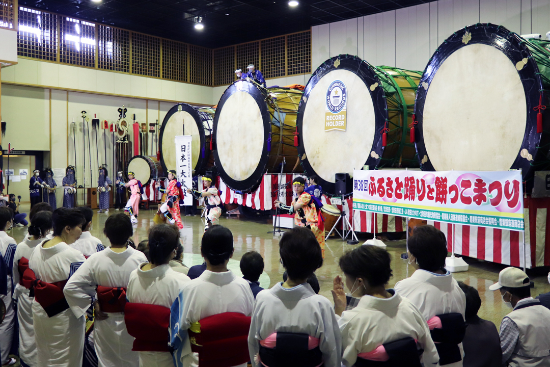 オープニングは綴子大太鼓上町保存会