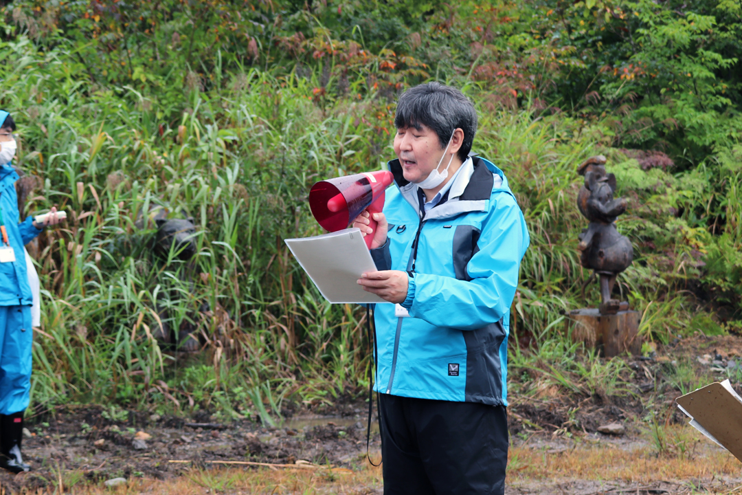 歓迎のあいさつを述べる佐藤産業部長