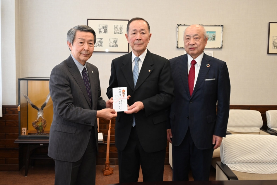 横浜戸塚ロータリークラブ 坂本智久さんからの寄付金贈呈式 | 北秋田市