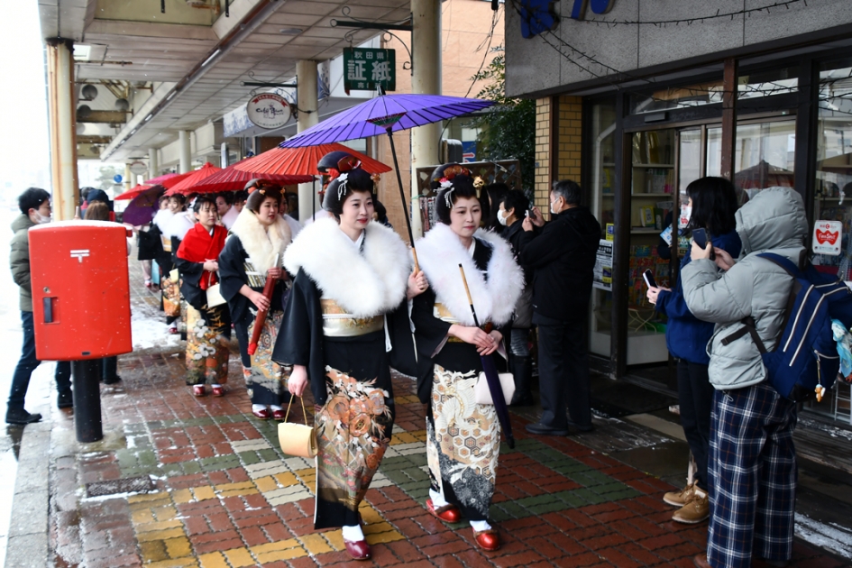 33歳 歳祝いのお披露目行進 | 北秋田市ホームページ 住民が主役のもり