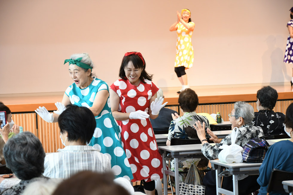 会場の皆さんとハイタッチ！