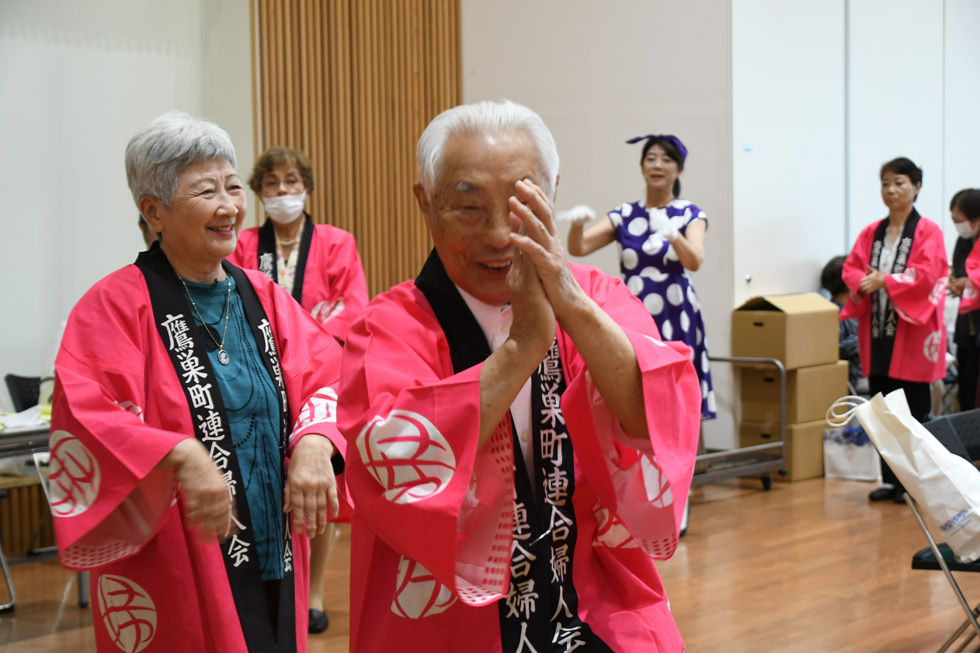 楽しく踊る参加者の皆さん