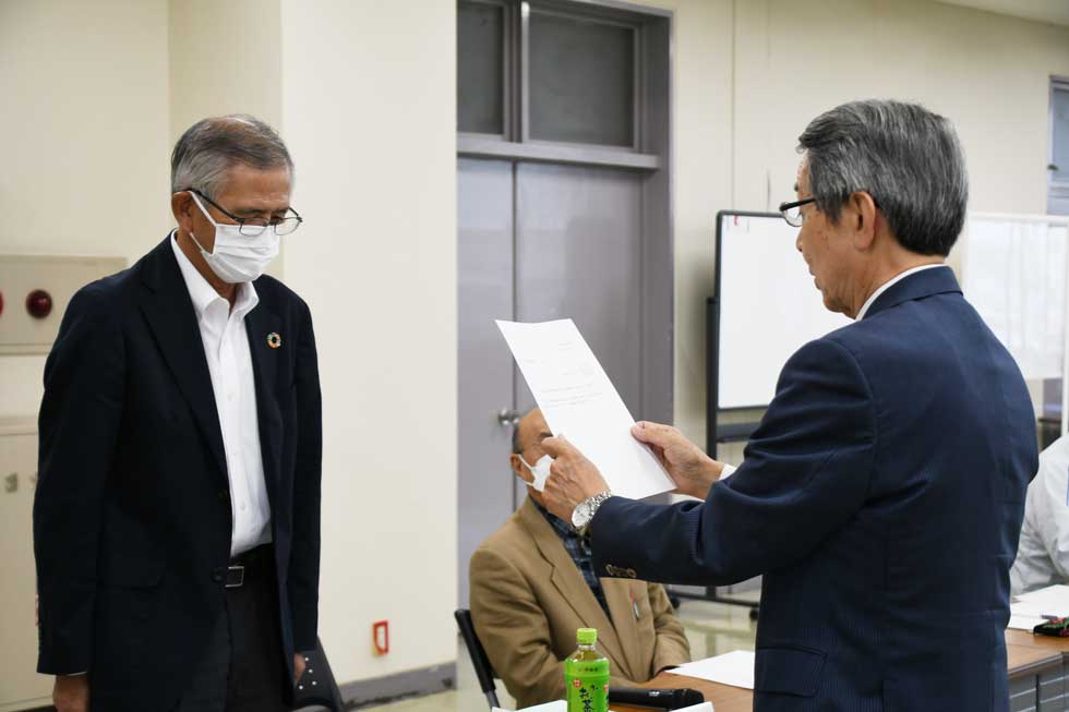  環境審議会委員 委嘱状交付式 [39KB]