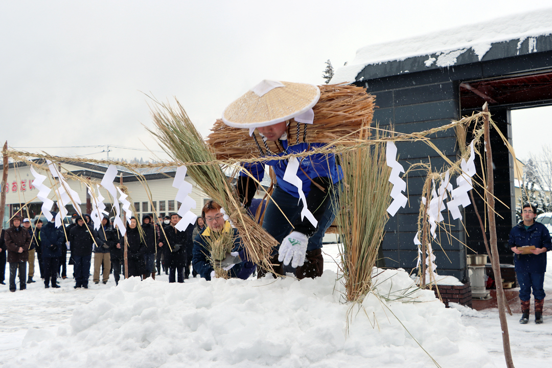 雪中田植え