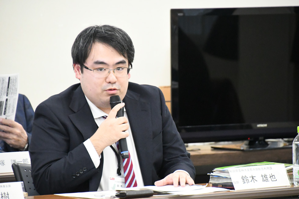 講演をする鈴木さん