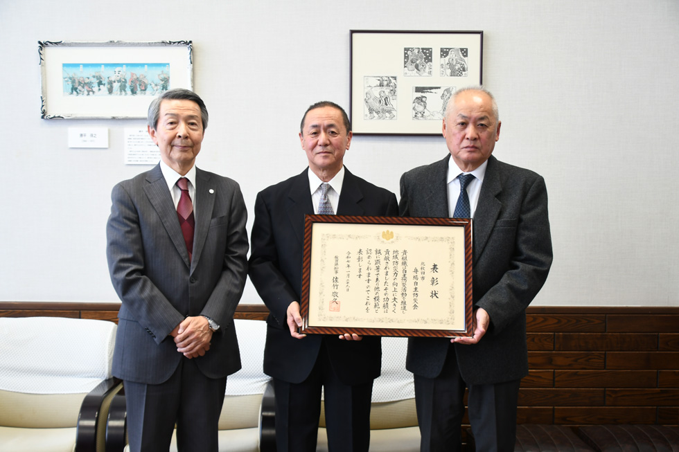 津谷市長と中嶋自治会長と畠山事務長
