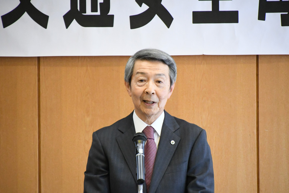 祝辞を述べる津谷市長