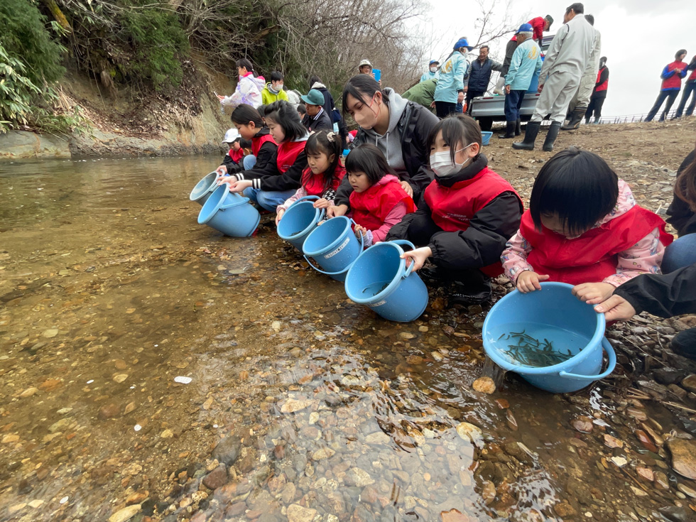 放流の様子