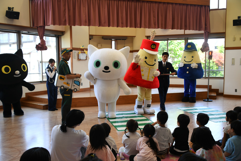 マスコットキャラクターたちによる寸劇
