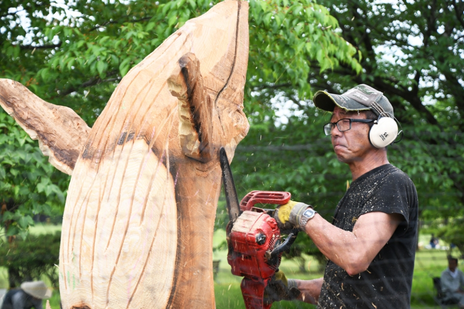 材質→杉　チェーンソーアートになります。 568c95d88154f6df1817114e19d1ca