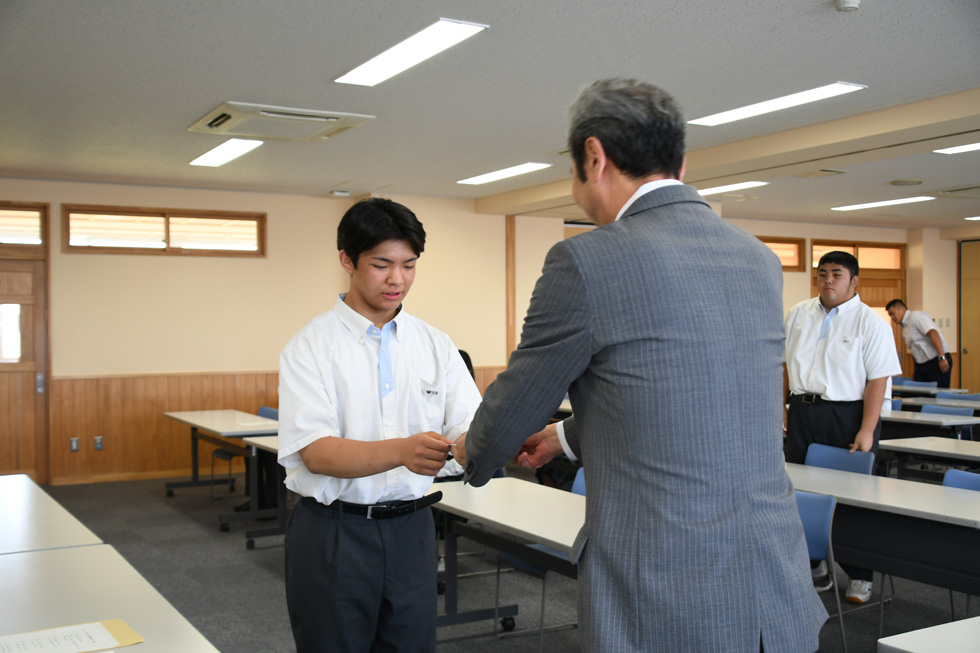 激励費を受け取る馬淵さん