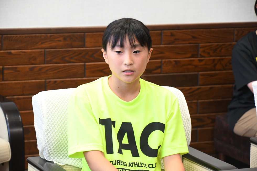 抱負を述べる茂内さん