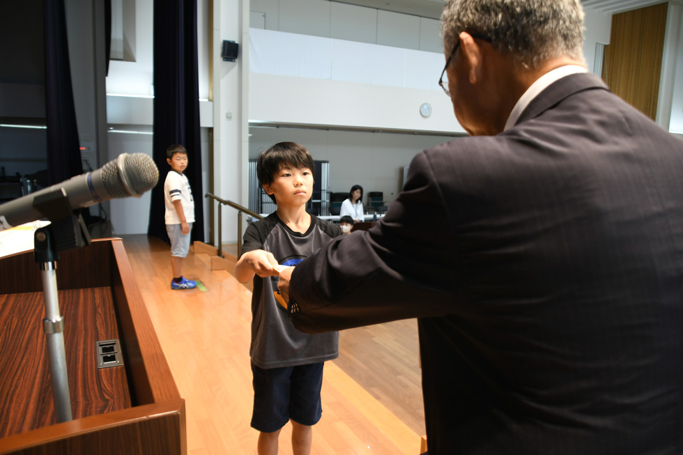 教育長賞を受賞した岩谷昊さん
