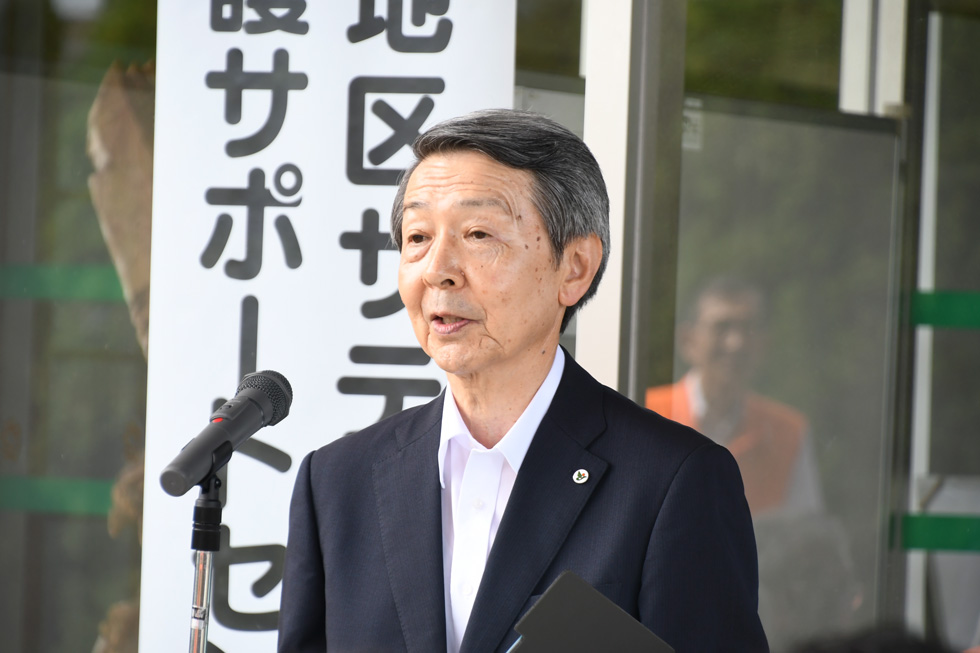 津谷市長