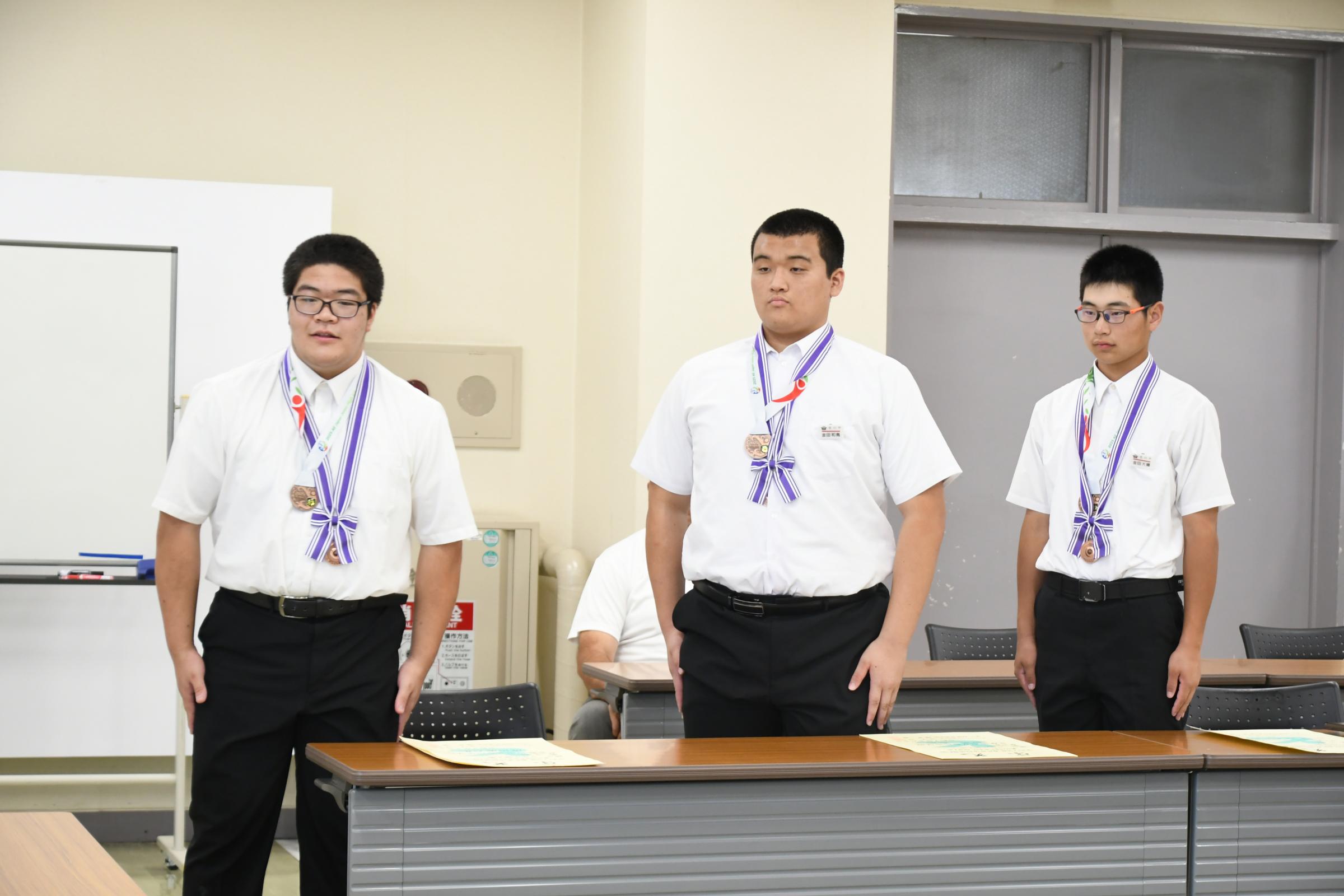 報告をする合川中学校相撲部