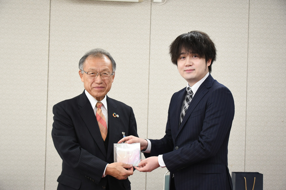 教育委員会への贈呈