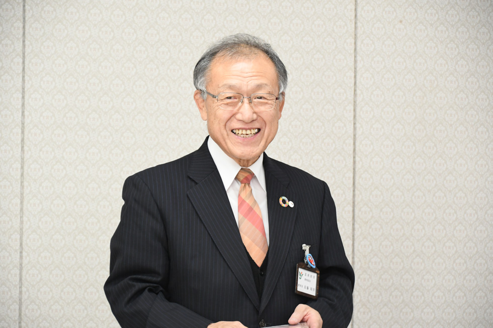 感謝の言葉述べる佐藤教育長