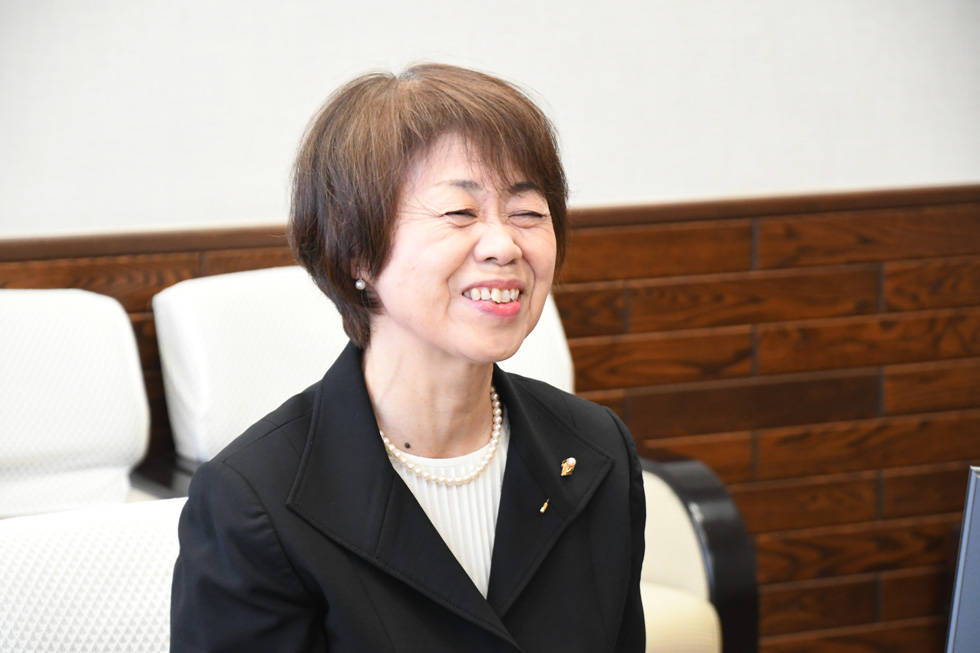 感想を述べる佐藤さん