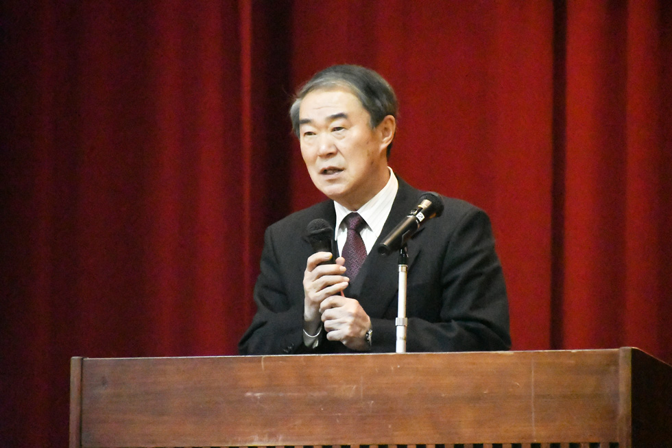 あいさつを述べる中嶋会長