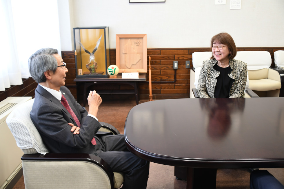 受賞報告の様子