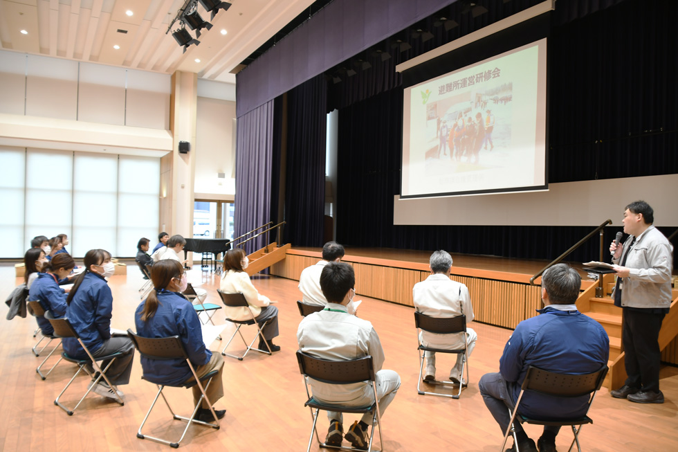 市職員対象「避難所開設・運営訓練」