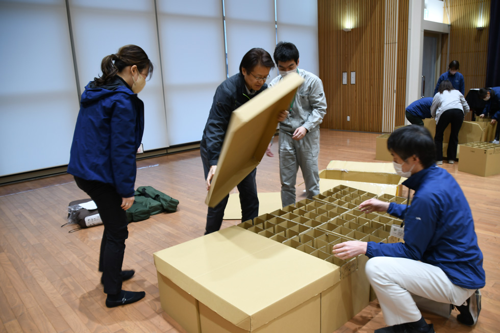 段ボールベッドの組み立て