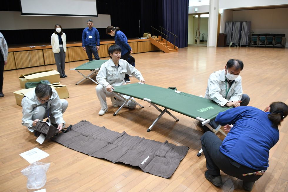 簡易ベッドの組み立て